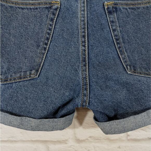 A H&M Women's Rolled Hem Regular Waist Medium Wash Blue Jean Denim Shorts Size 2 - Picture 7 of 10